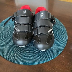 Size 38 peloton cycle shoes worn 3-4 times only.